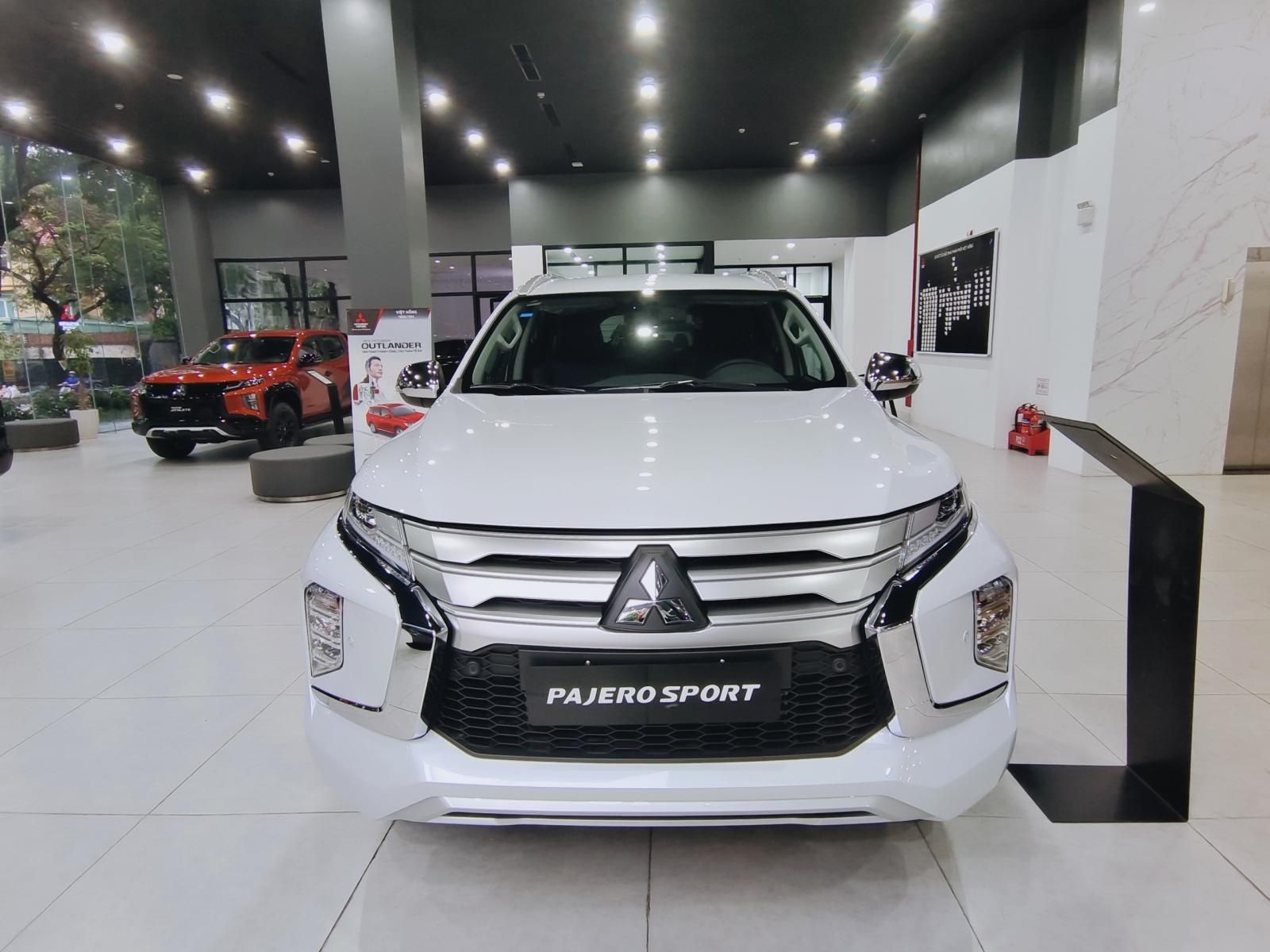 Mitsubishi Pajero Sport 2022 - Giá siêu khuyến mãi trong tháng, hỗ trợ 50% thuế trước bạ, giảm tiền, đủ màu, giao ngay