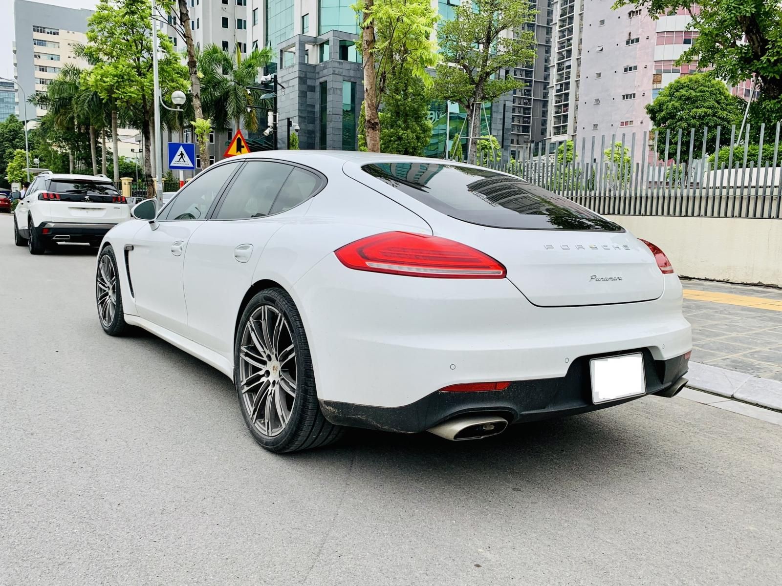 Porsche Panamera 2013 - Trắng, nội thất kem sành điệu