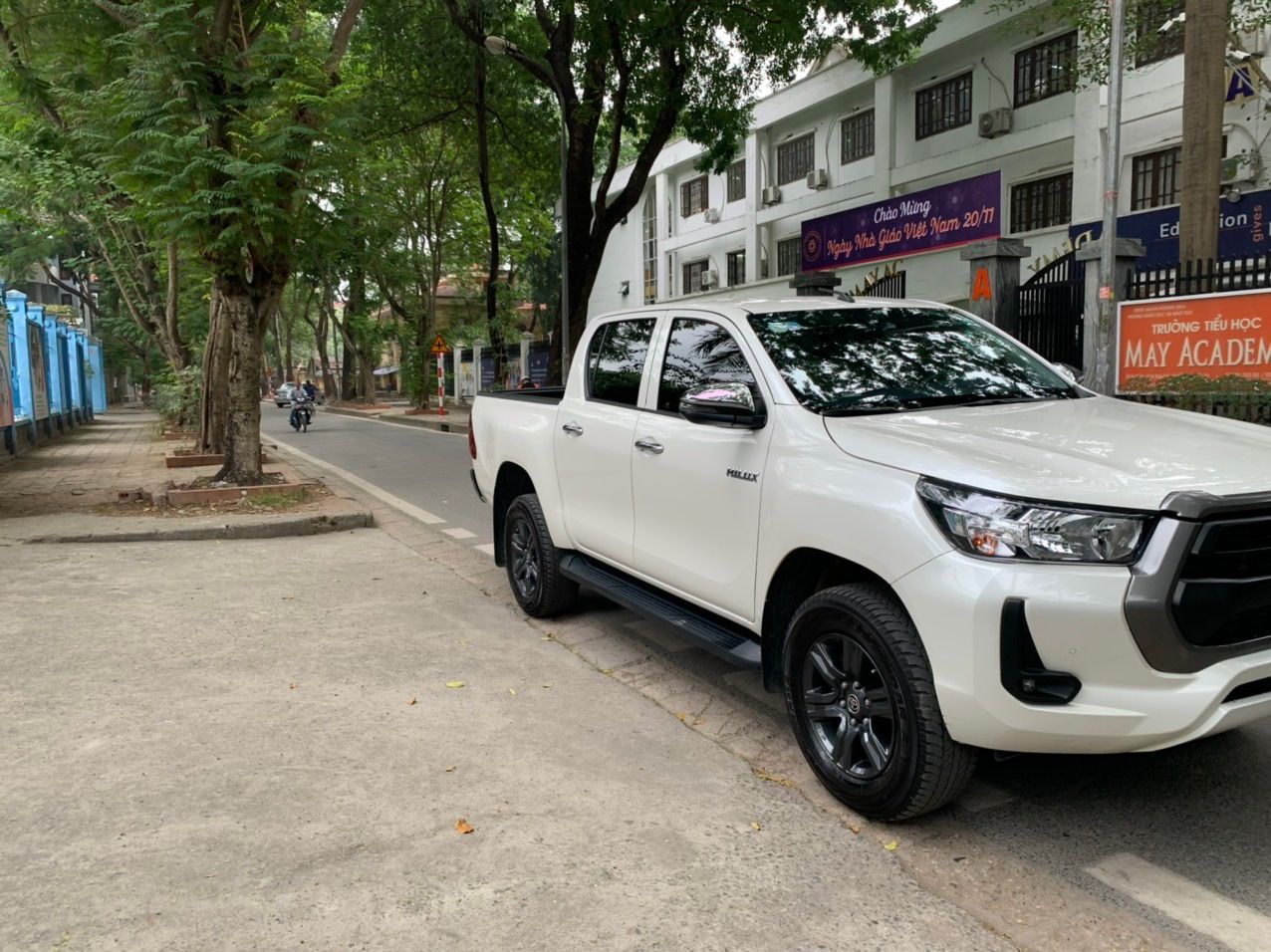 Toyota Hilux 2021 - Bán xe số tự động 1 cầu