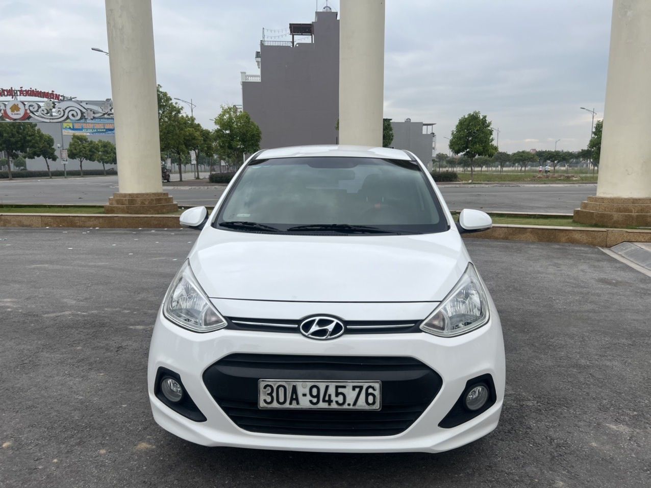 Hyundai i10 2015 - Cần bán gấp Hyundai i10 số tự động sản xuất 2015 nhập khẩu giá 318tr