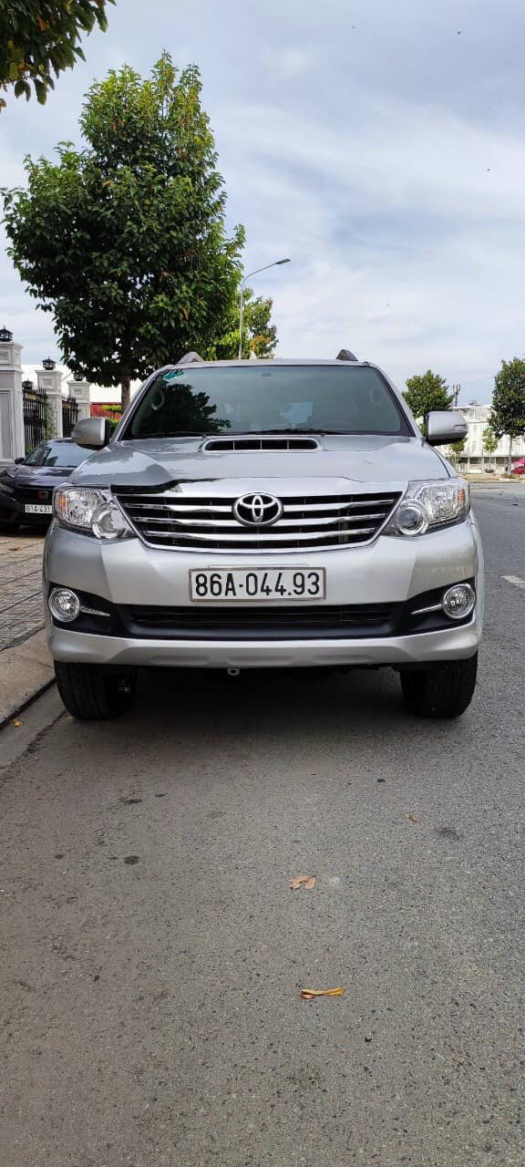 Toyota Fortuner 2016 - Màu bạc