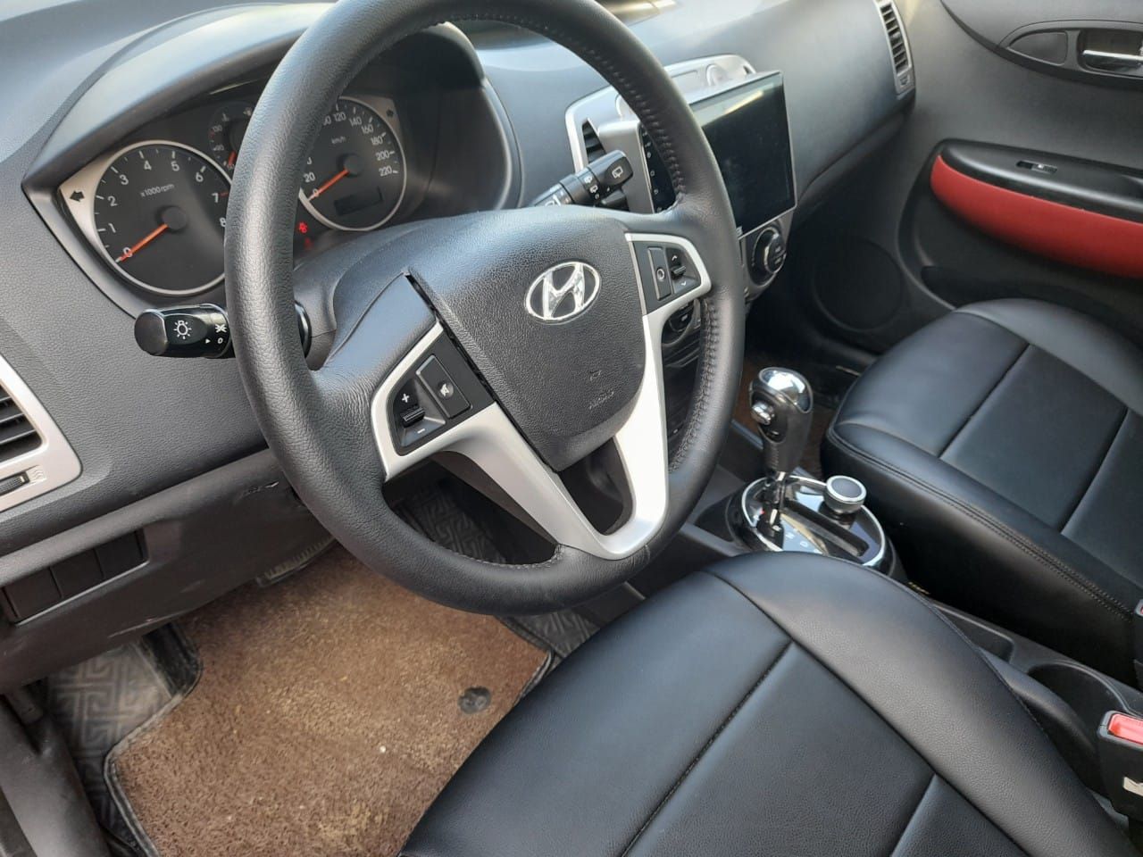 Hyundai i20 2011 - Màu đỏ, xe nhập xe gia đình, 285tr
