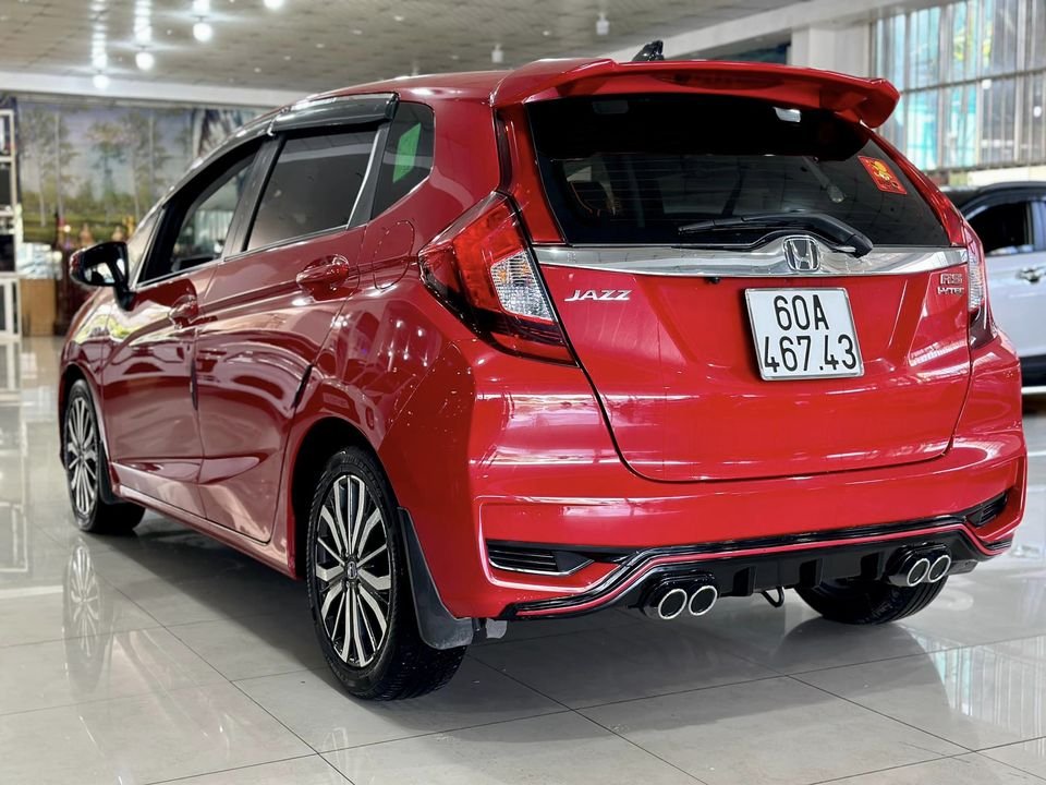 Honda Jazz 2018 - Màu đỏ, nhập khẩu Thái Lan số tự động