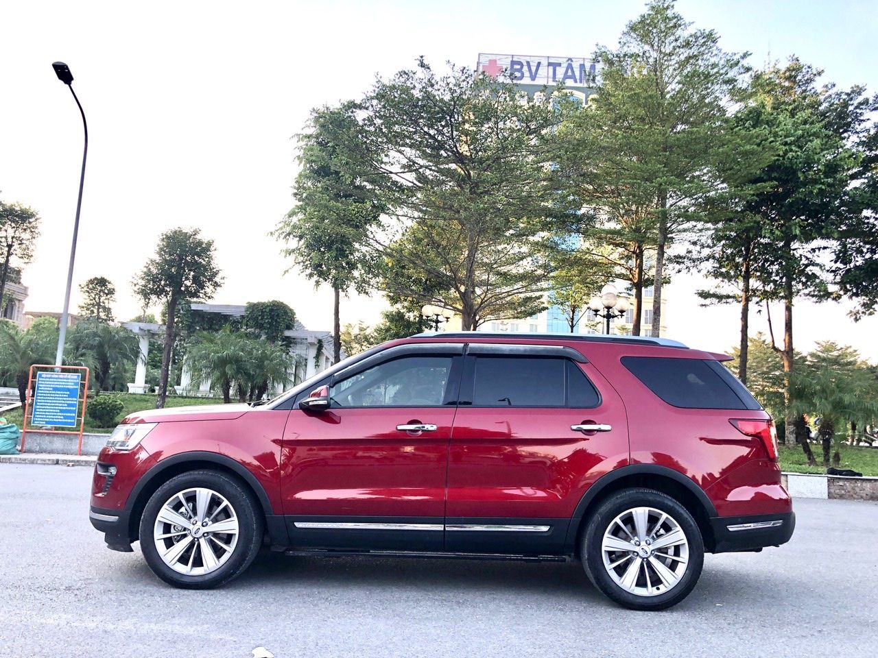 Ford Explorer 2018 - Xe nhập, giá tốt 1 tỷ 162tr