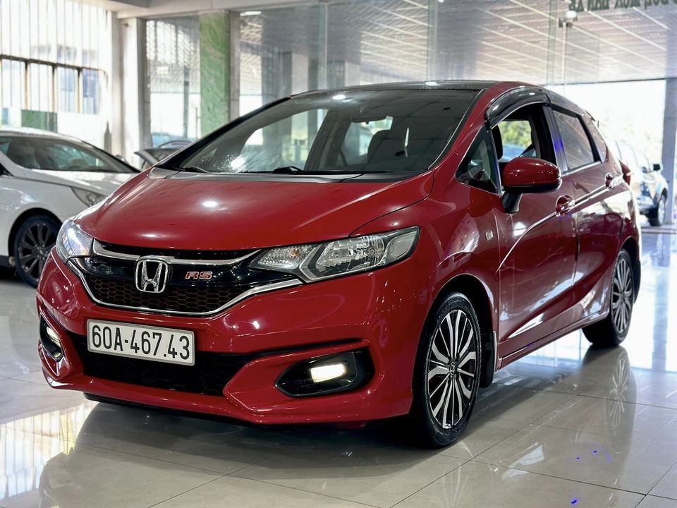 Honda Jazz 2018 - Màu đỏ, nhập khẩu Thái Lan số tự động