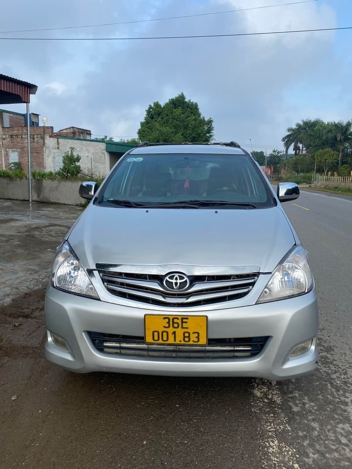 Toyota Innova 2009 - Màu bạc giá cạnh tranh