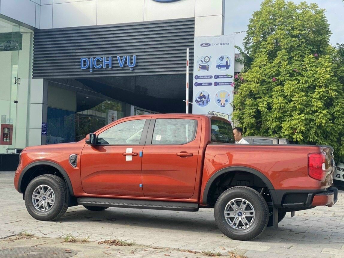 Ford Ranger XLS 2.0L AT 2023 - Bán Ford Ranger XLS 2.0L AT đời 2023, màu đỏ