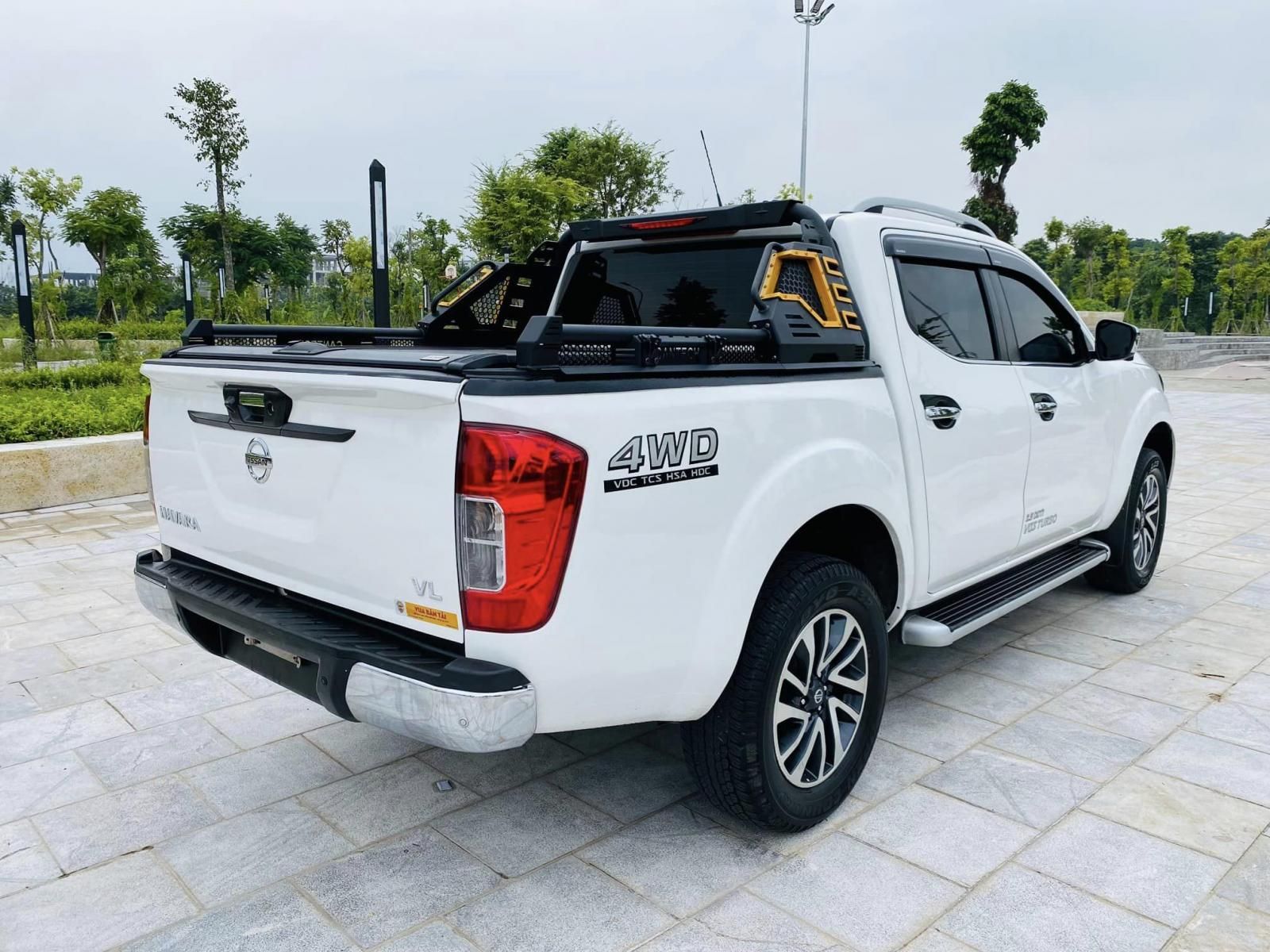 Nissan Navara 2020 - Màu trắng, nhập khẩu, 765tr