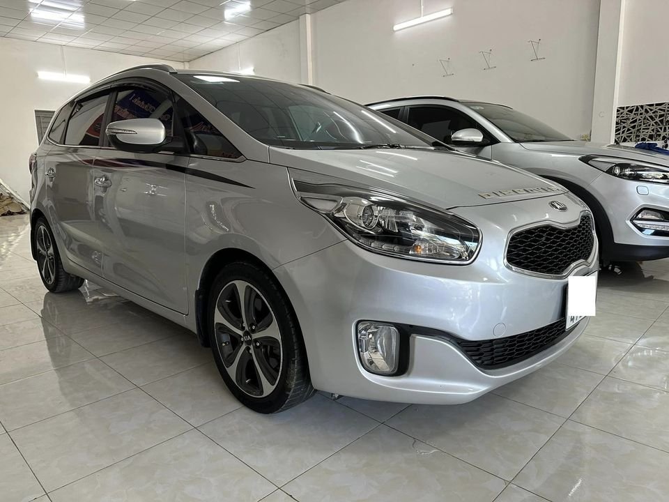 Kia Rondo 2015 - Màu bạc, nhập khẩu