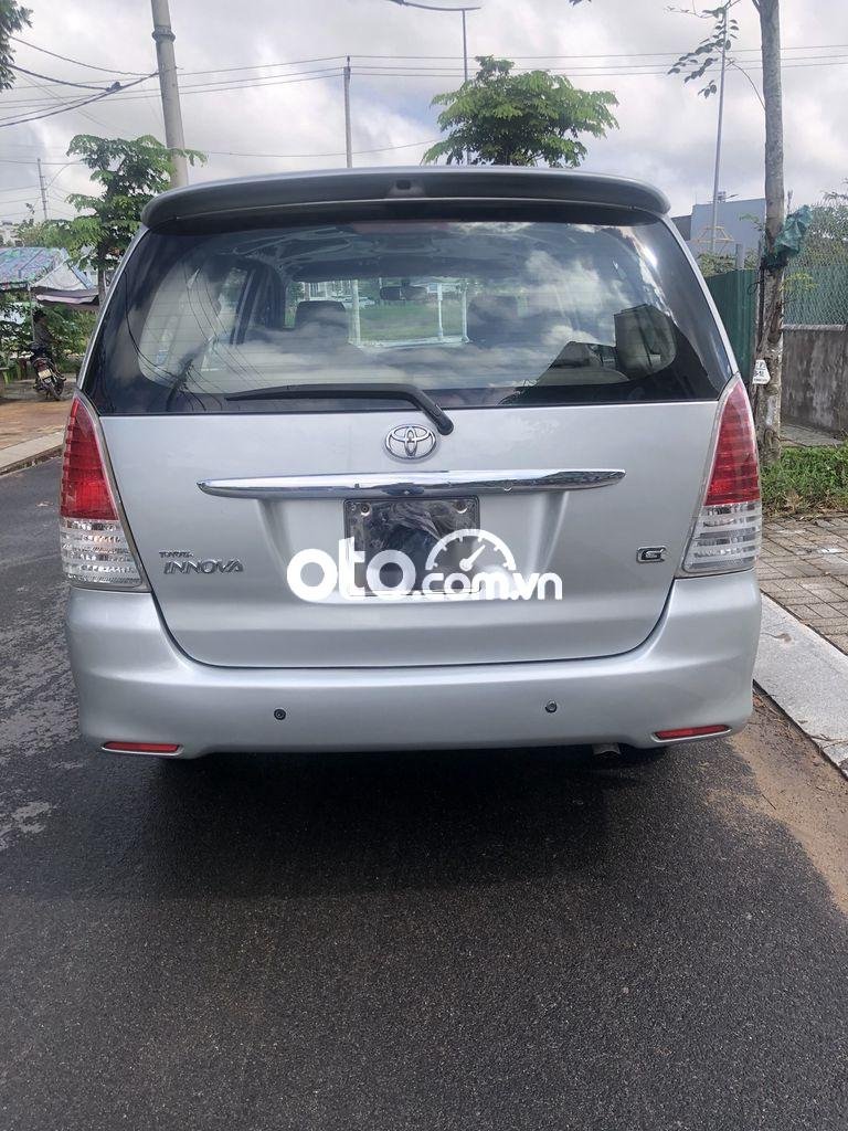 Toyota Innova 2009 - Màu bạc xe gia đình