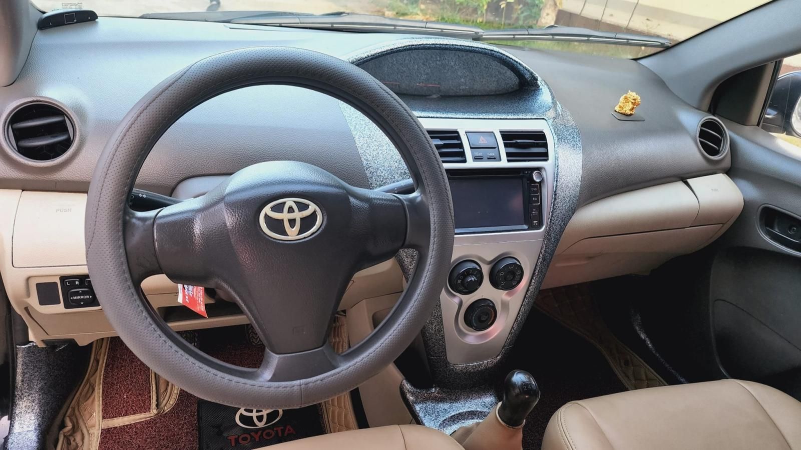 Toyota Vios 2011 - Màu đen giá ưu đãi