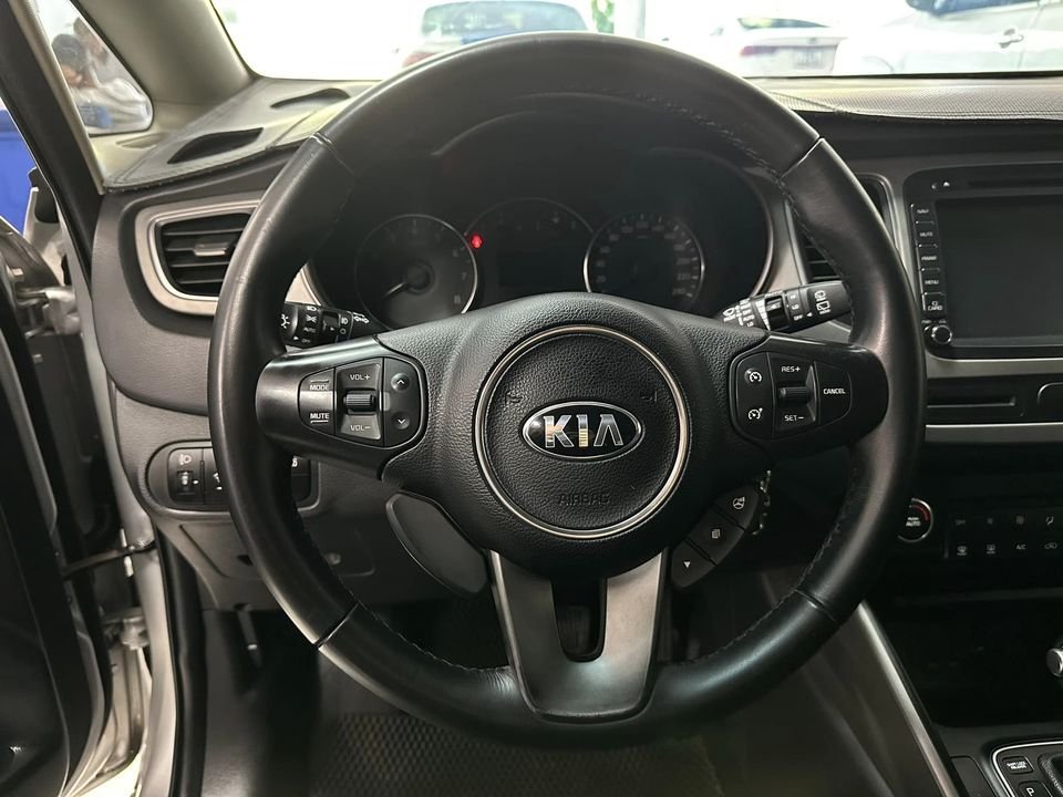 Kia Rondo 2015 - Màu bạc, nhập khẩu