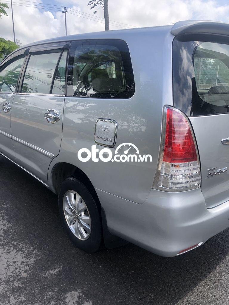 Toyota Innova 2009 - Màu bạc xe gia đình