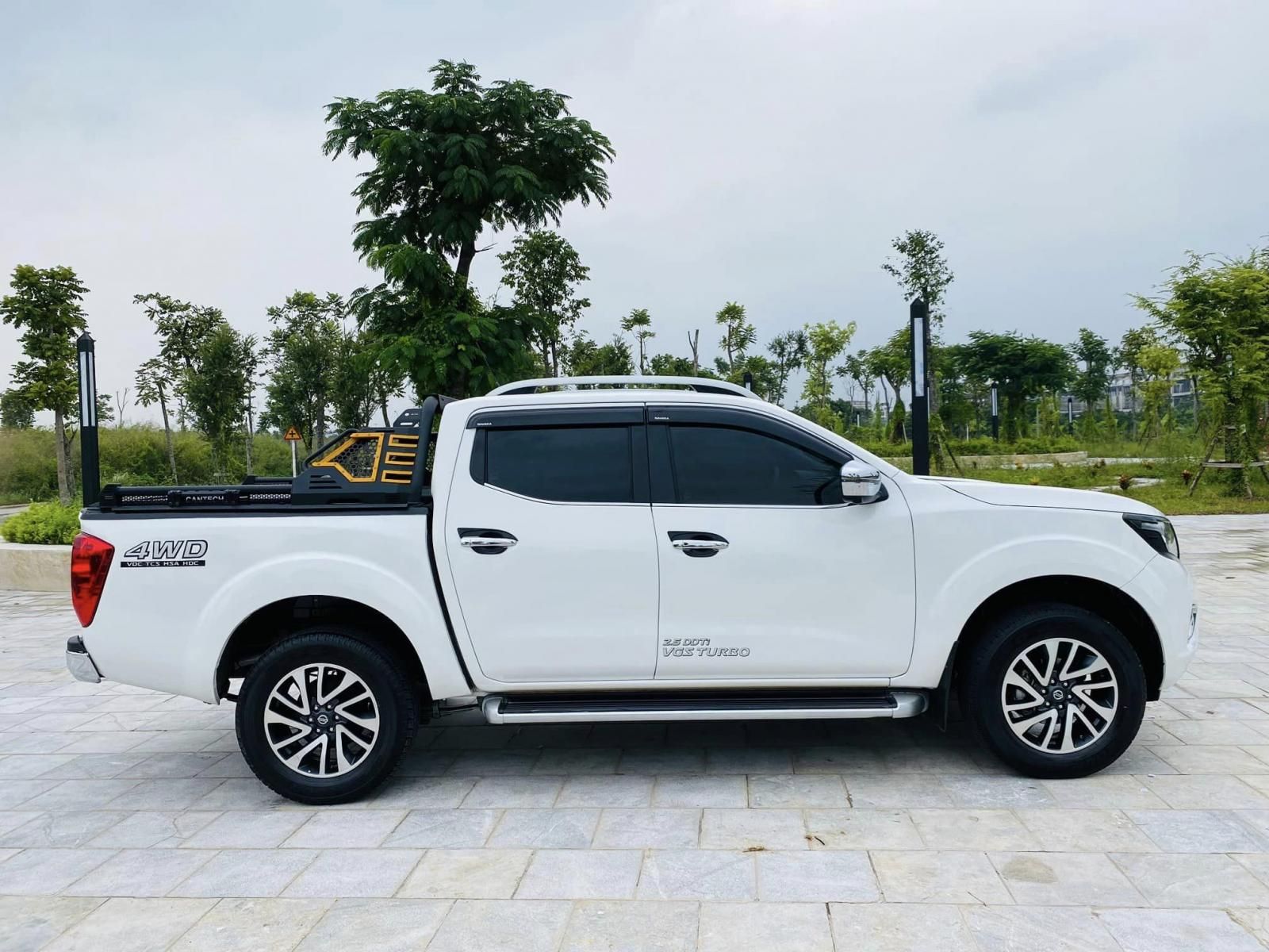 Nissan Navara 2020 - Màu trắng, nhập khẩu, 765tr