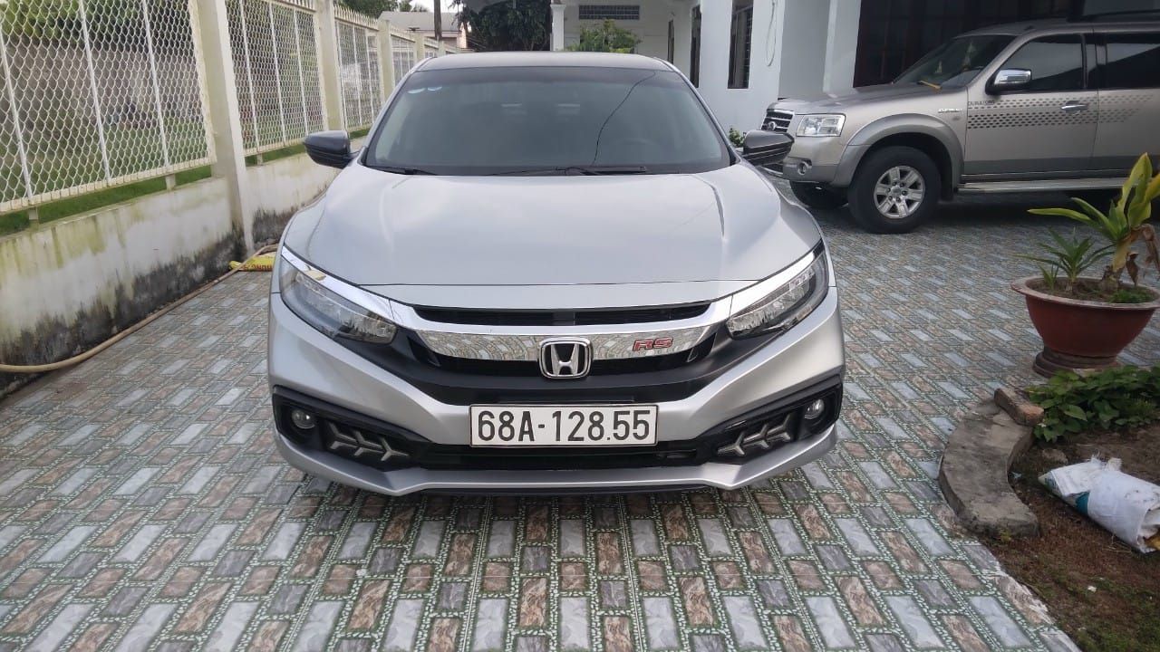 Honda Civic 2019 - Màu bạc, giá chỉ 685 triệu