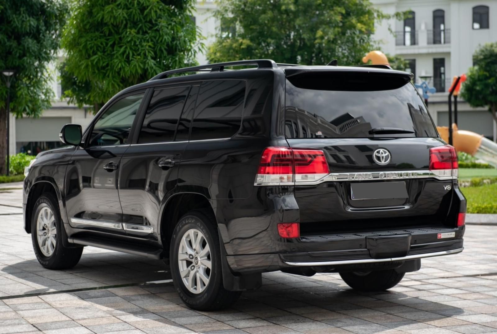 Toyota Land Cruiser 2018 - Màu đen, nhập khẩu nguyên chiếc