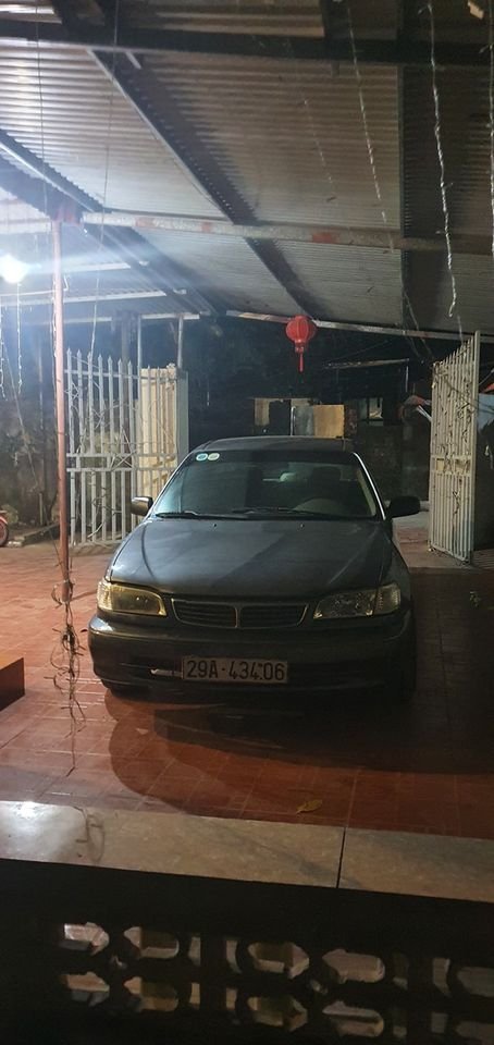 Toyota Corolla 2001 - Màu xám giá cạnh tranh