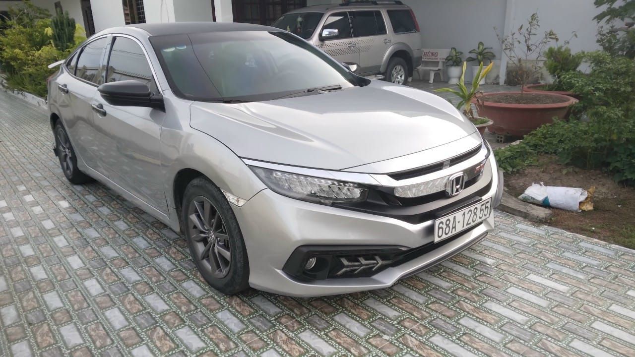 Honda Civic 2019 - Màu bạc, giá chỉ 685 triệu