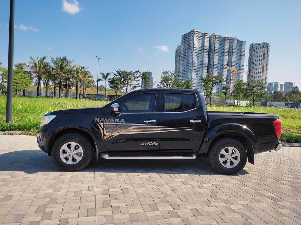 Nissan Navara 2017 - Màu đen, xe nhập giá hữu nghị