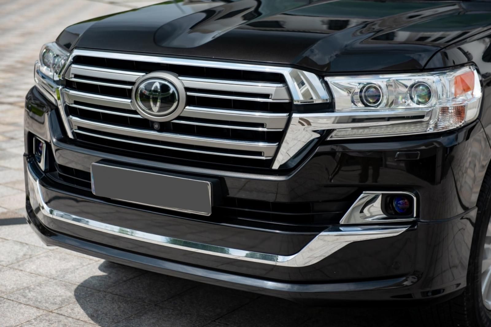 Toyota Land Cruiser 2018 - Màu đen, nhập khẩu nguyên chiếc