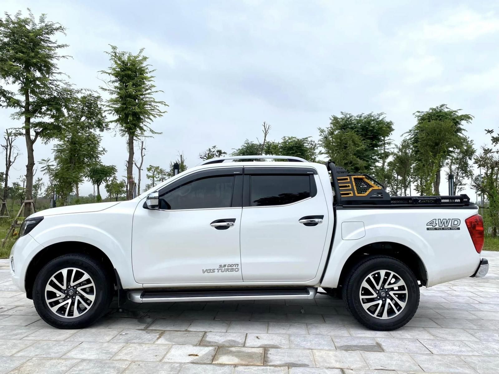 Nissan Navara 2020 - Màu trắng, nhập khẩu, 765tr