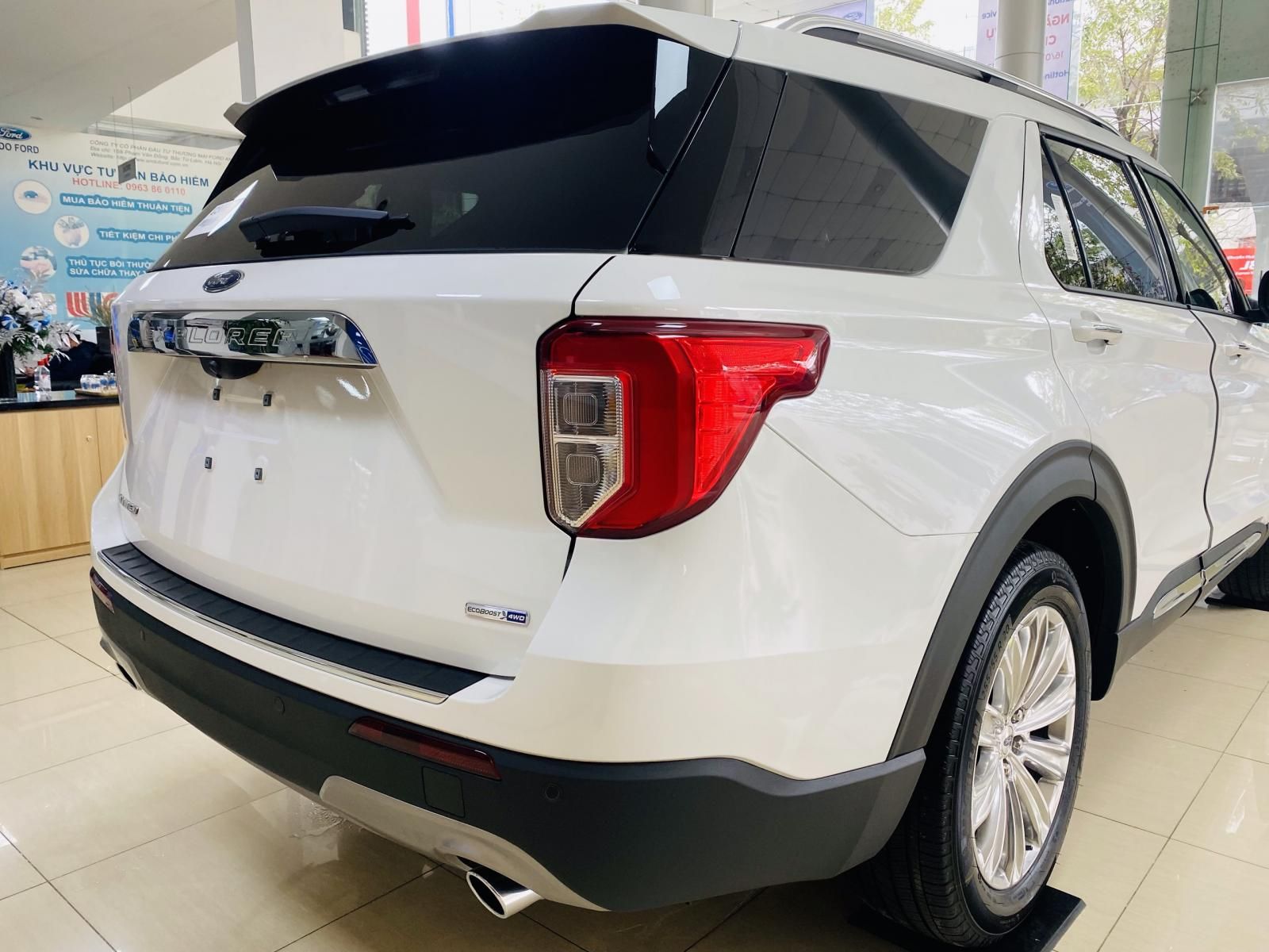 Ford Explorer 2022 - Màu trắng, sẵn tại đại lý, giá tốt full phụ kiện. Hỗ trợ hoàn thiện lăn bánh, giao xe tận nơi