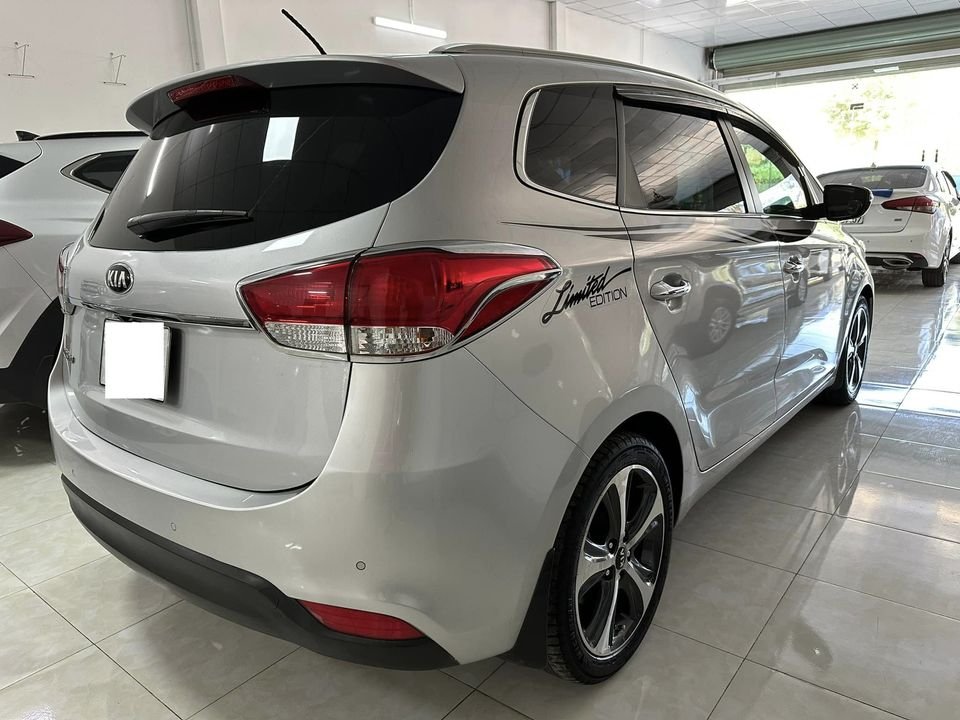 Kia Rondo 2015 - Màu bạc, nhập khẩu