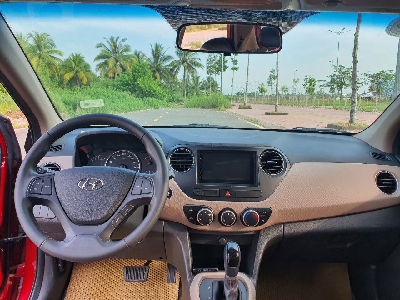 Hyundai Grand i10 2017 - Màu đỏ, nội thất đen, odo: 46.000km