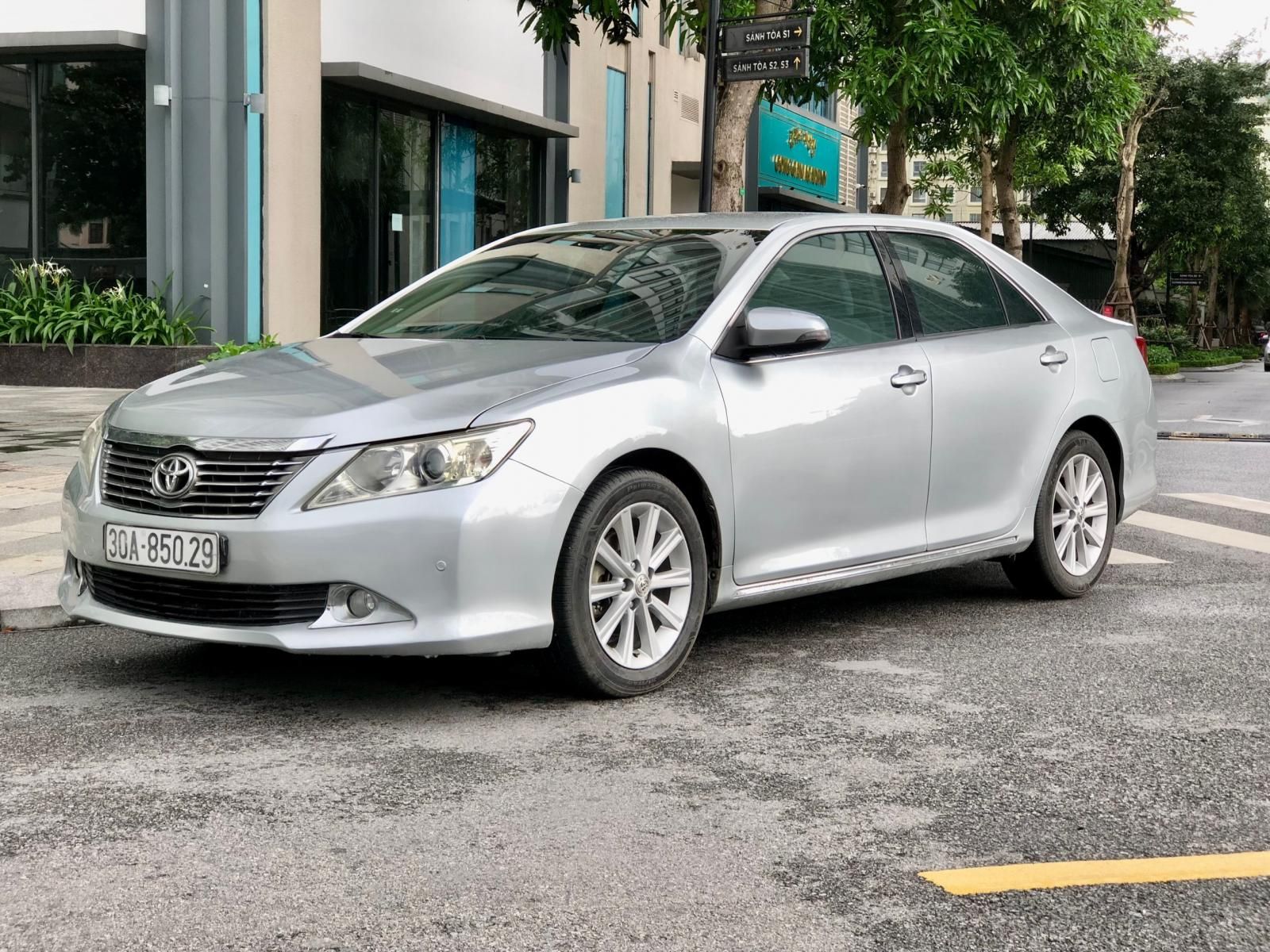 Toyota Camry 2012 - Xe gia đình, giá 525tr