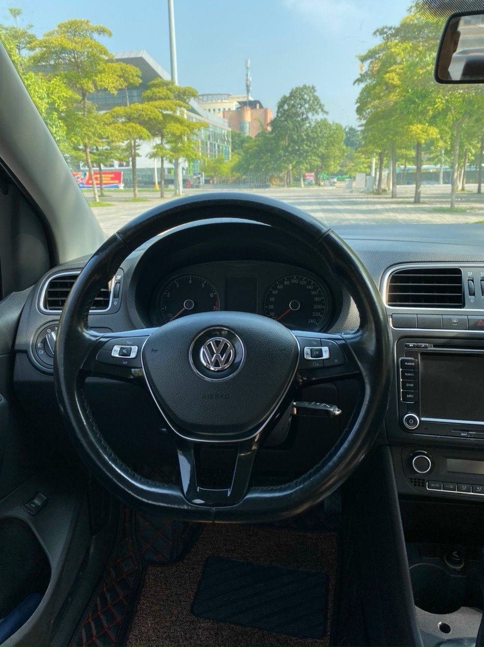 Volkswagen Polo 2017 - Màu đen, 420 triệu
