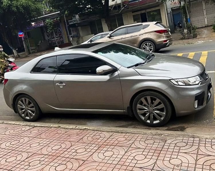 Kia Cerato Koup 2009 - Bán Kia Cerato Koup năm 2009, màu bạc, giá 328tr