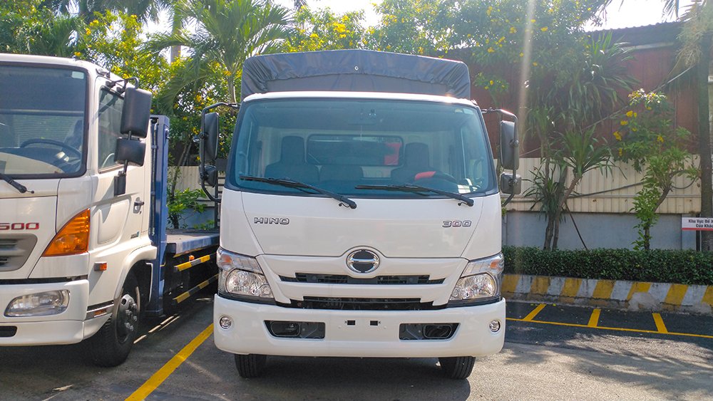 Hino 300 Series 2022 - Xe tải Hino 3.5 tấn thùng mui bạt 2022