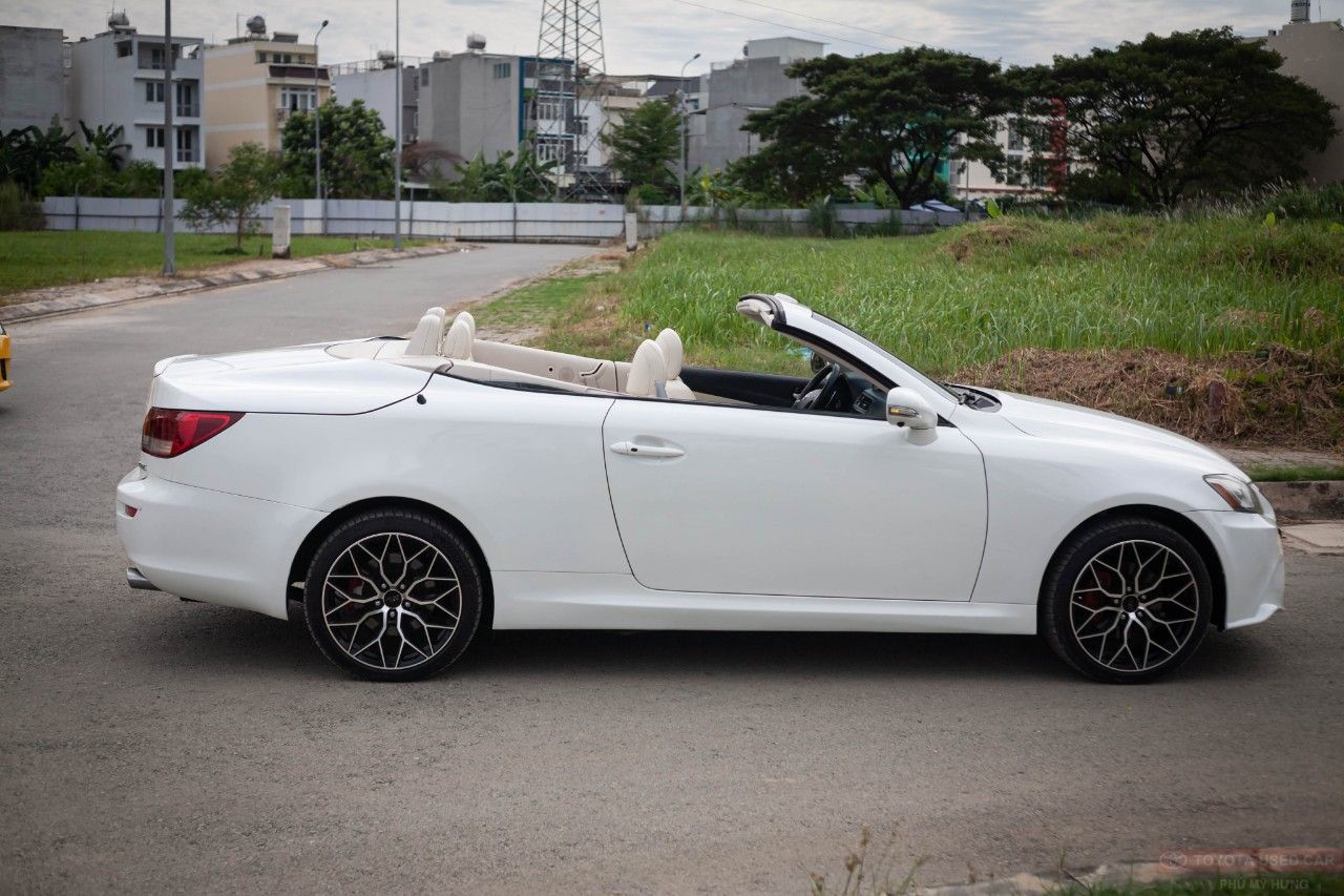 Lexus IS 250  C AT 2009 - Nhà có chiếc Lexus IS 250C đời 2009 cần bán, màu trắng, xe nhập, bao test