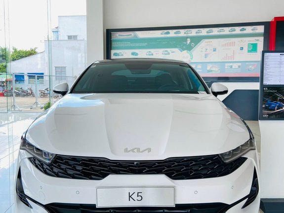 Kia K5 2022 - Ưu đãi lớn, giao xe ngay, màu trắng