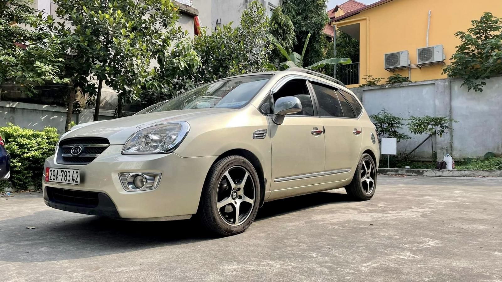 Kia Carens 2009 - Cần bán xe đăng ký lần đầu 2010