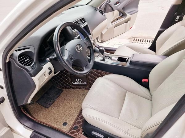 Lexus IS 250 2009 - Cần bán Lexus IS 250 sản xuất 2009, màu trắng, nhập khẩu nguyên chiếc, giá 735tr