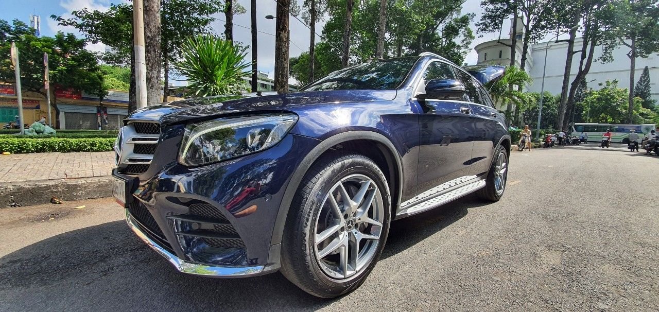 Mercedes-Benz GLC 300 2018 - Màu xanh