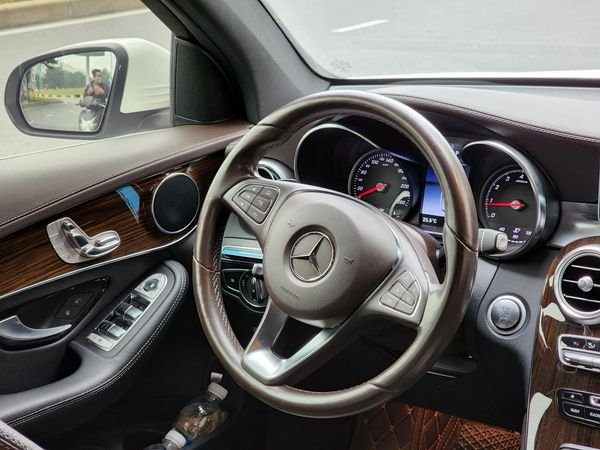 Mercedes-Benz GLC 200 2019 - Cần bán lại xe Mercedes GLC 200 4Matic năm 2019, màu trắng, nhập khẩu
