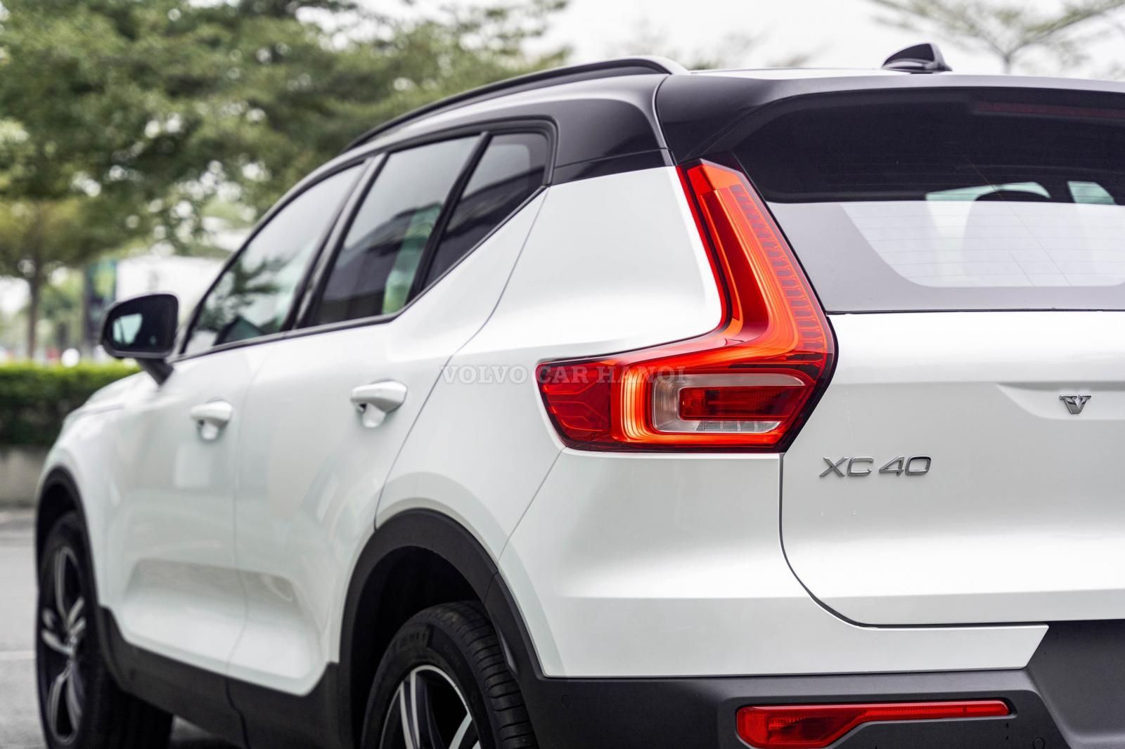 Volvo XC40 2022 - Tặng 2 năm bảo hiểm, 3 năm bảo dưỡng và voucher 10 triệu