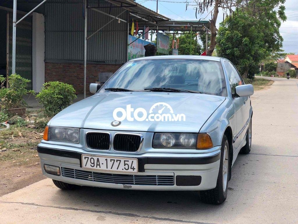 BMW 320i 2000 - Cần bán lại xe BMW 320i năm 2000, màu bạc