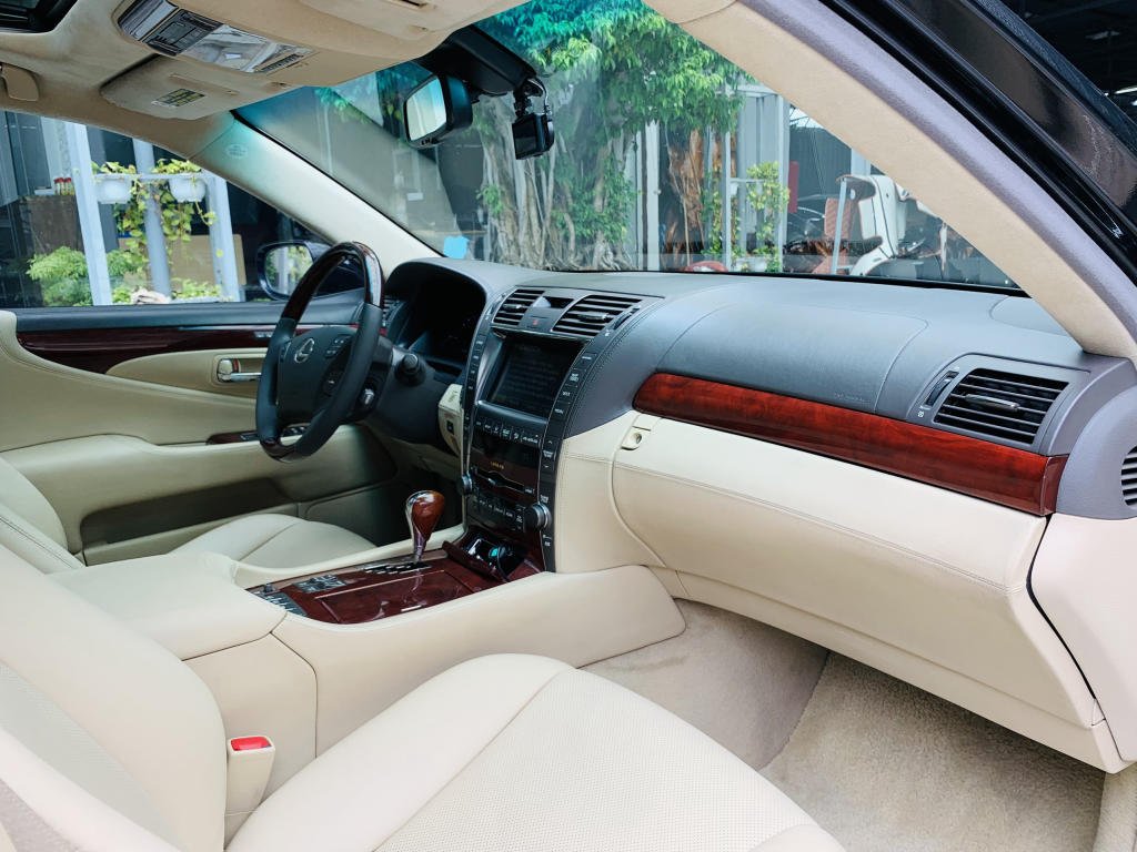 Lexus LS 600 2007 - Xe cực sang và mới, biển thành phố