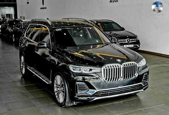 BMW X7 2021 - Màu đen quyền lực.