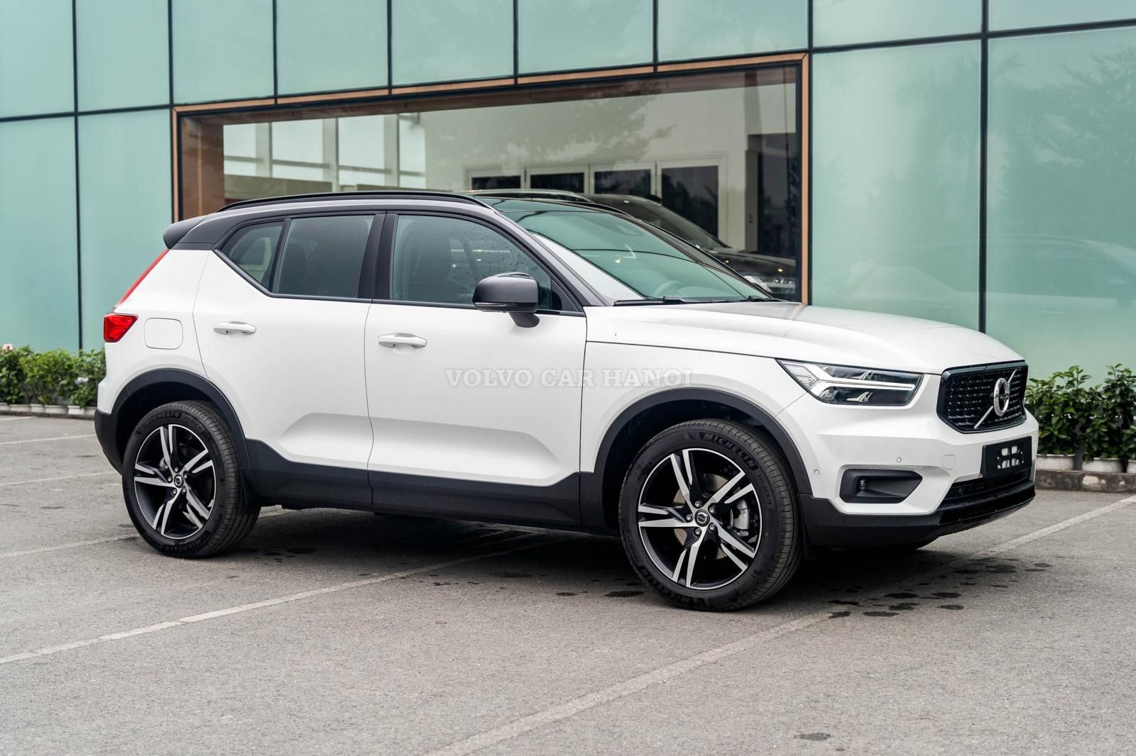 Volvo XC40 2022 - Tặng 2 năm bảo hiểm, 3 năm bảo dưỡng và voucher 10 triệu