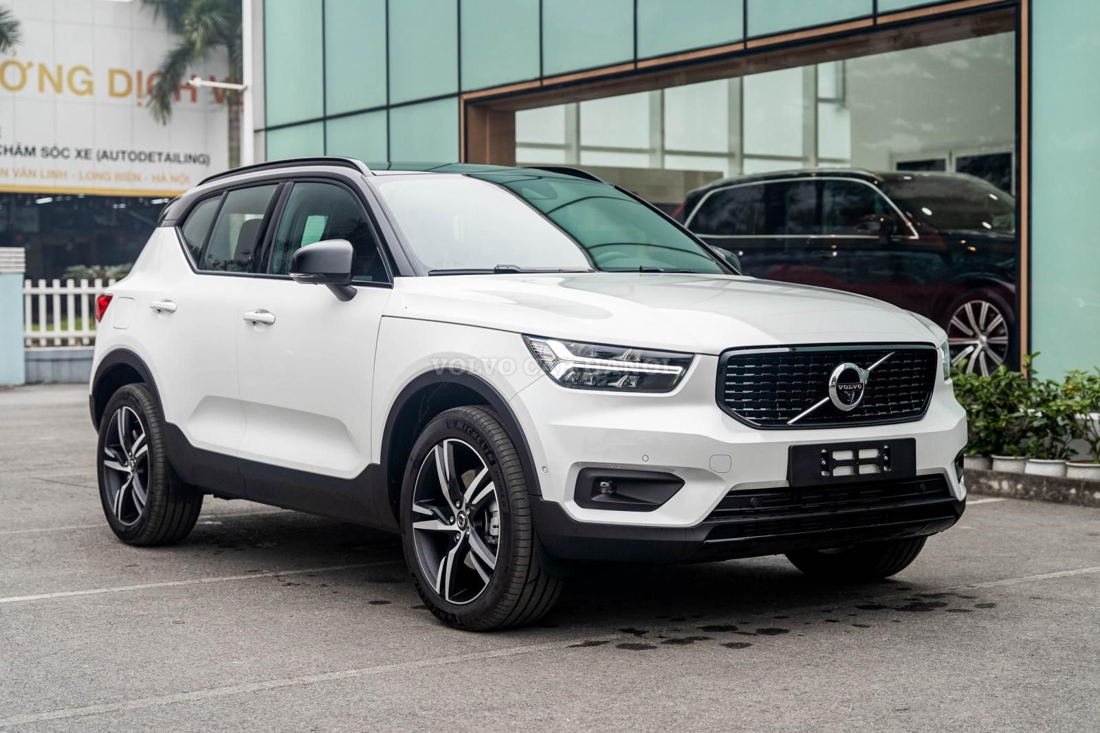 Volvo XC40 2022 - Tặng 2 năm bảo hiểm, 3 năm bảo dưỡng và voucher 10 triệu