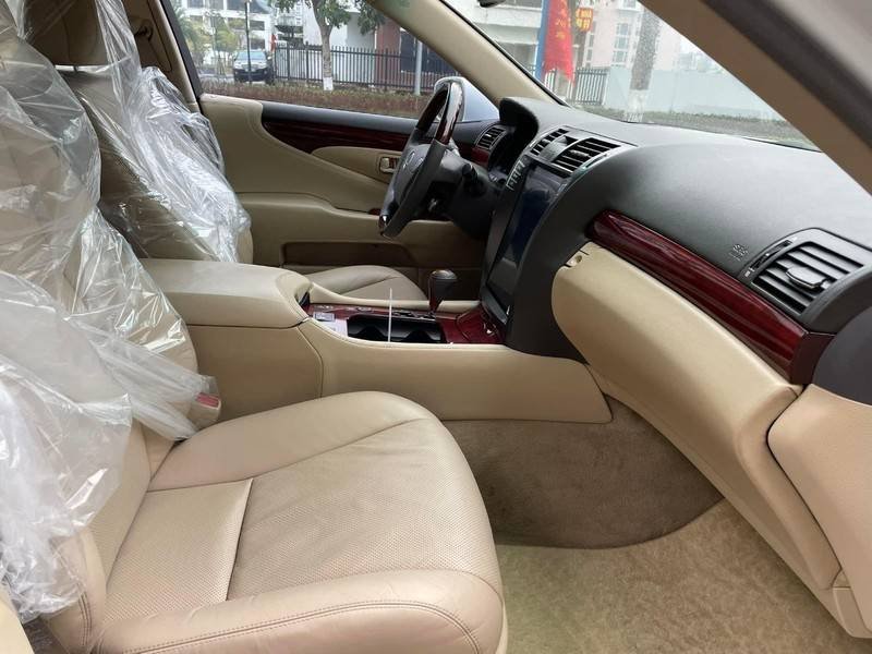 Lexus LS 460   L 2008 - Cần bán gấp Lexus LS 460 L sản xuất năm 2008, màu trắng, xe nhập