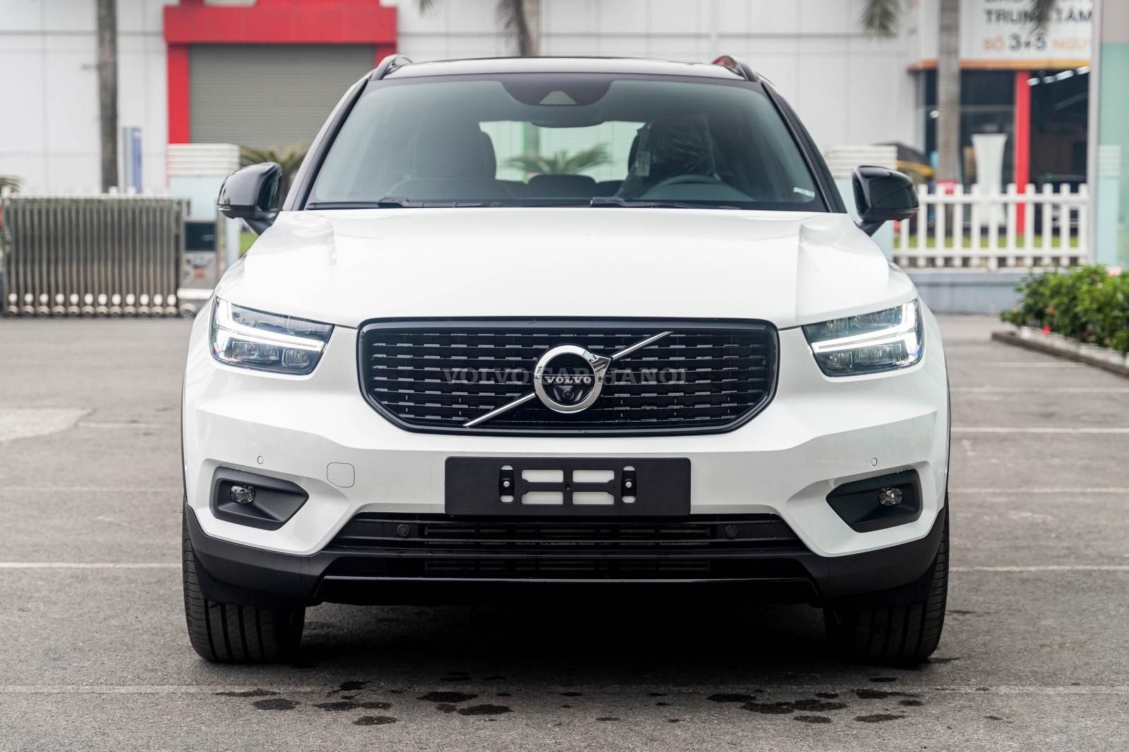 Volvo XC40 2022 - Tặng 2 năm bảo hiểm, 3 năm bảo dưỡng và voucher 10 triệu