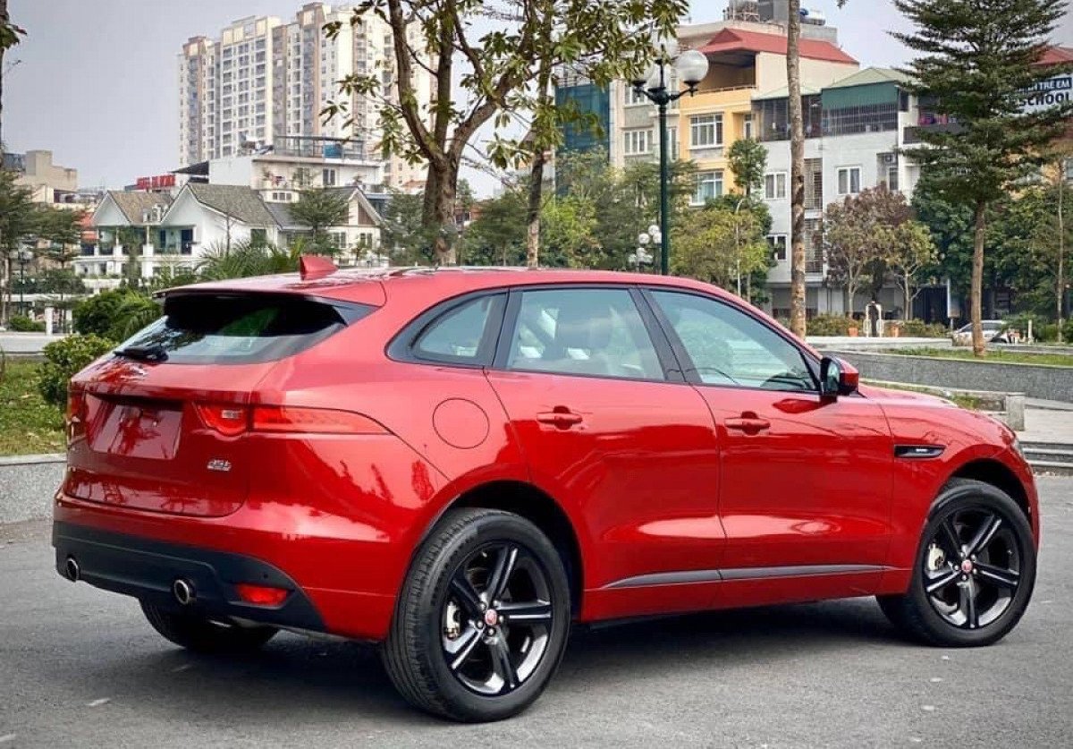 Jaguar F-Pace 2018 -  màu đỏ, nhập khẩu nguyên chiếc