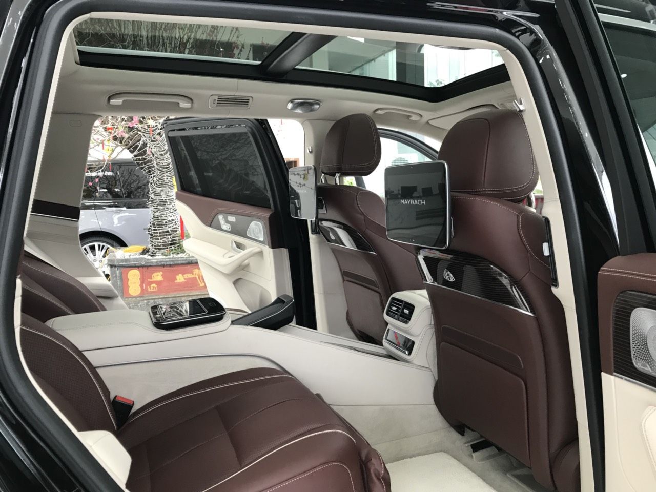 Mercedes-Benz GLS 600 2022 - Bán ô tô Mercedes Benz GLS600 Maybach mới 100%, đang có xe ngay