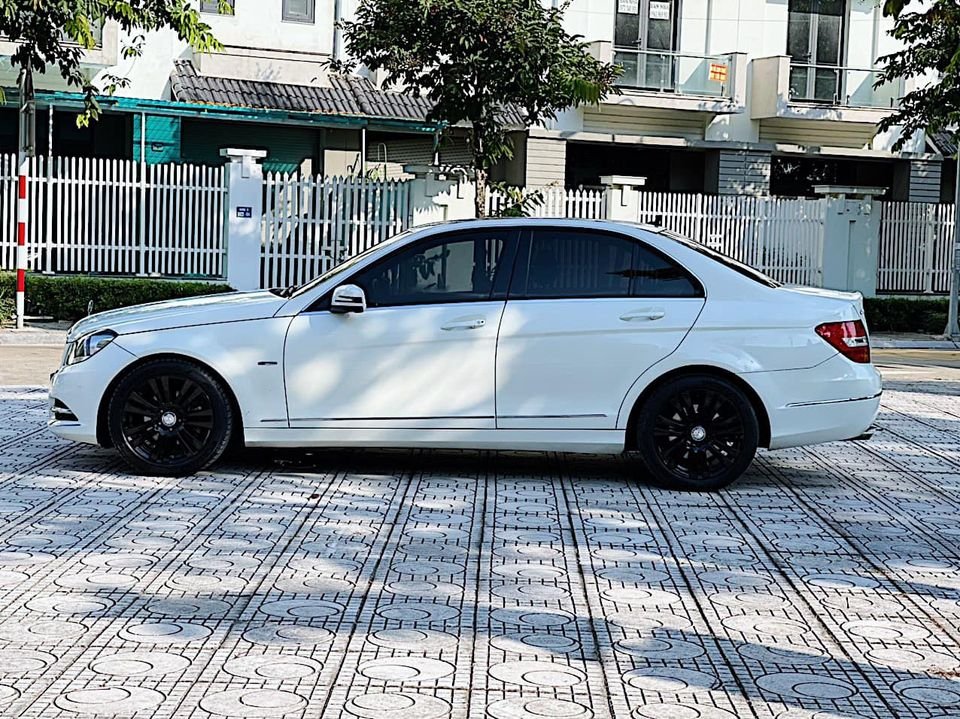 Mercedes-Benz C280 2012 - Màu trắng, xe nhập