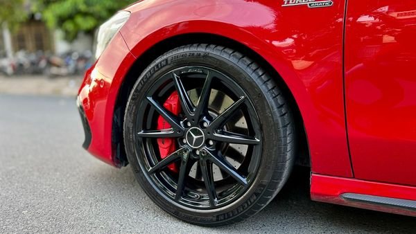 Mercedes-Benz CLA 45 AMG 2017 - Xe màu đỏ